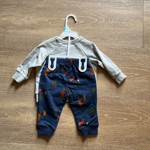 NWT Carters Outfits - Picture 3 of 7